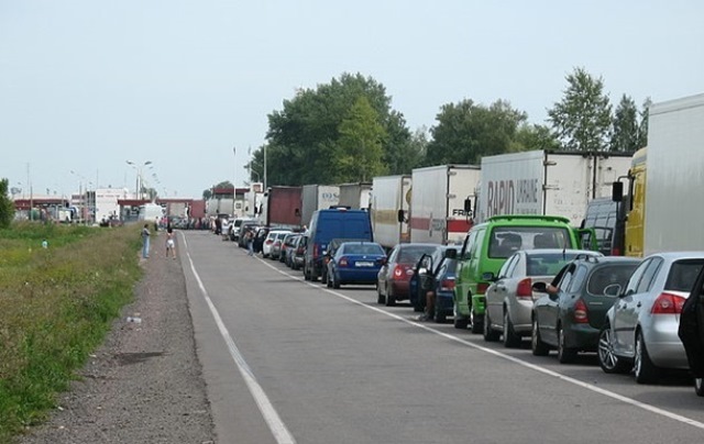 На границе с Польшей застряли более 600 авто